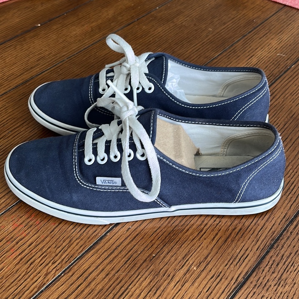 Practically New Vans - image 5